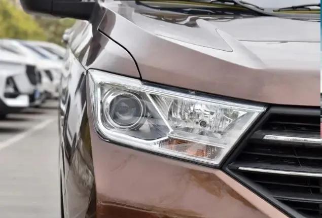 五菱宏光s1尊享型油耗多少一公里,五菱宏光s和五菱宏光v哪个油耗大