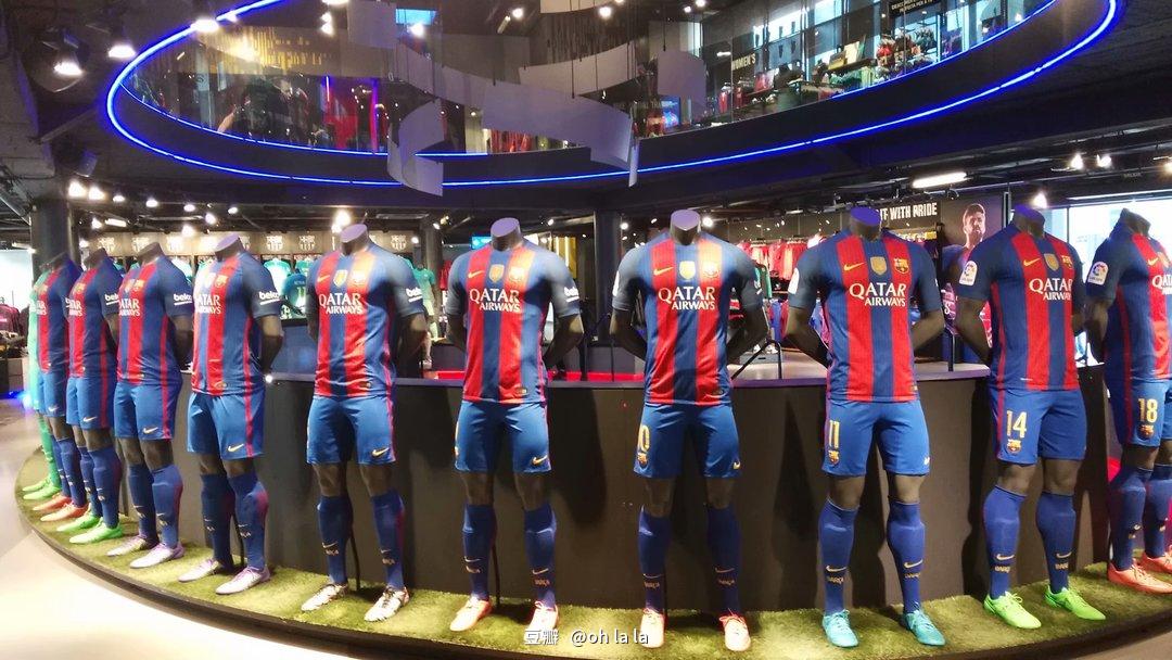 巴塞罗那足球之都,巴萨在诺坎普大战巴黎