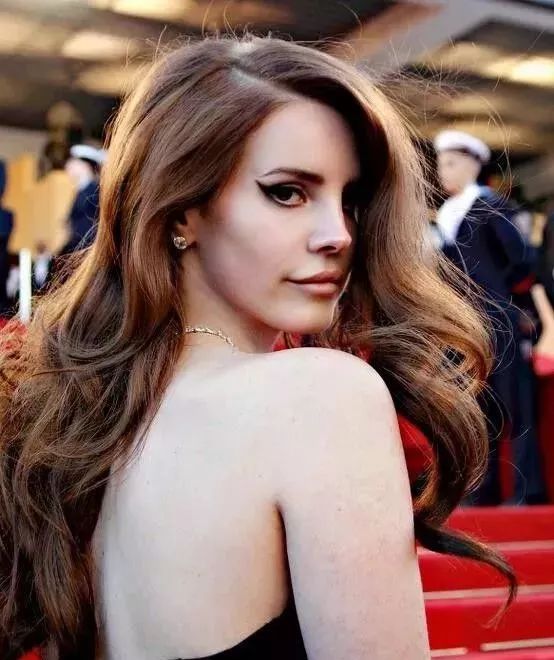 黄黑皮适合的蓝色系发色推荐,显白发色2020流行色黑黄皮冷色系