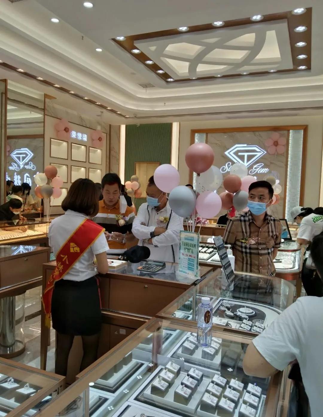 鄂州小林珠宝旗舰店在哪 (鄂州财富广场小林珠宝)