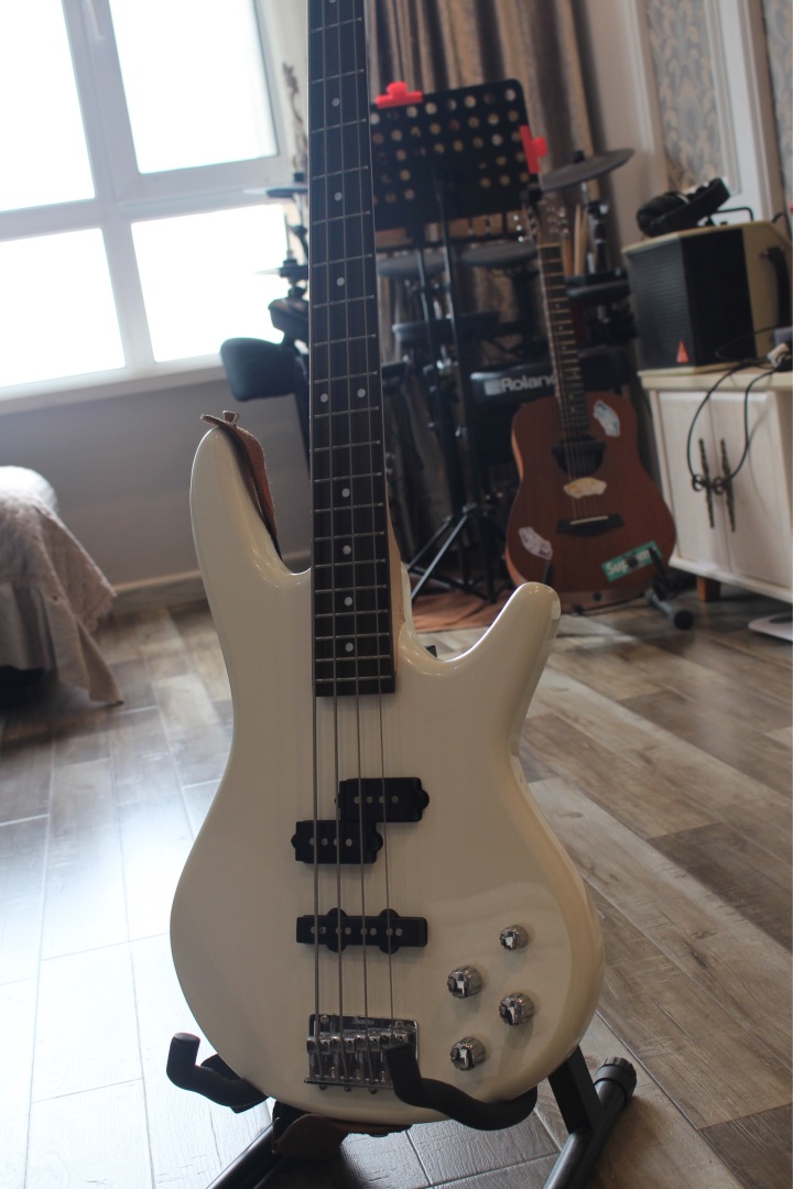 一个没钱的吉他爱好者聊聊他弹过的十几把吉他