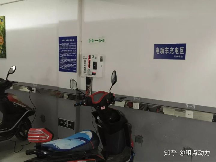 电动车电瓶充电时发烫怎么回事,电动车充电发烫是什么原因