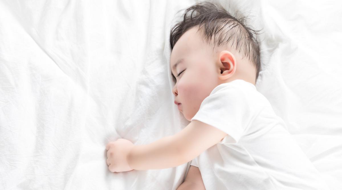 新生儿需要枕头垫脖子吗,月嫂怎样给婴儿做枕头