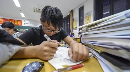 扬州中考落榜复读,今年中考落榜可以复读明年再考吗