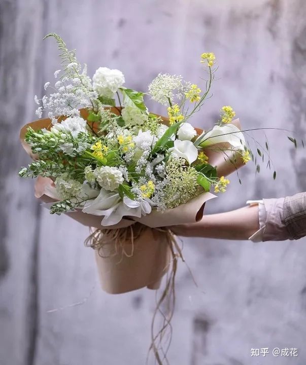 卖花包装纸选什么颜色,新手开花店怎么选择包装纸