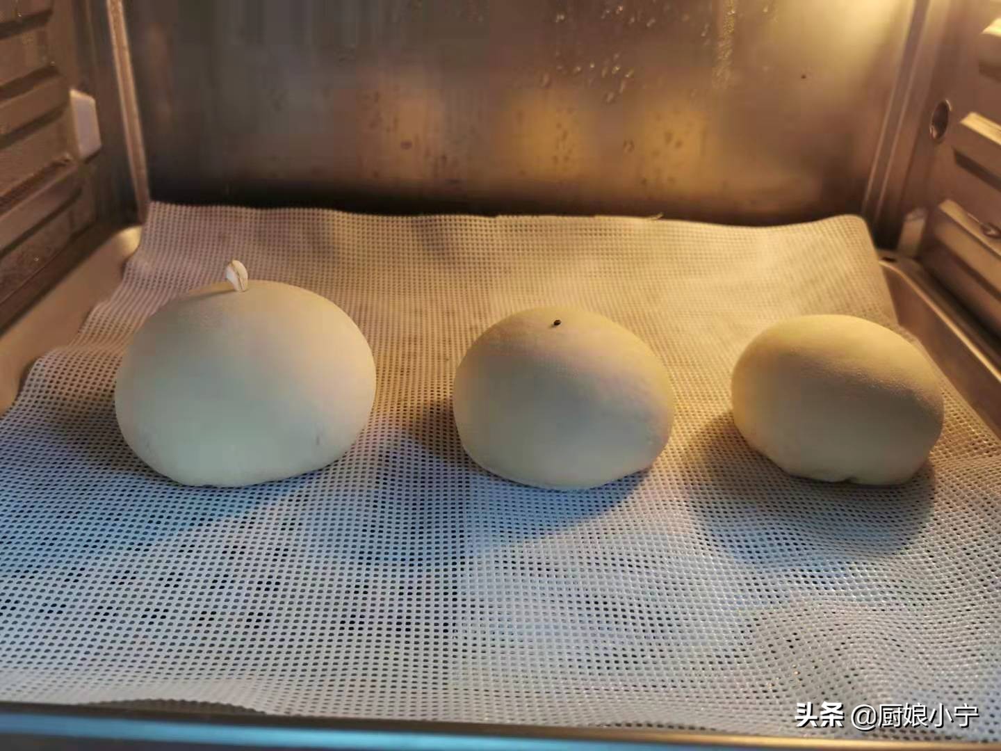 发面馒头怎么蒸才会更松软,怎样发面快且蒸出馒头喧软香甜