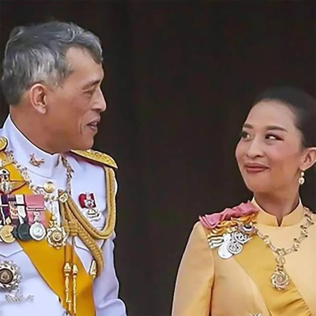 68岁高龄的泰王,67岁泰王子近况