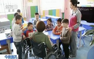 她3岁惨遭父母抛弃,无腿女孩截肢后被父母狠心遗弃