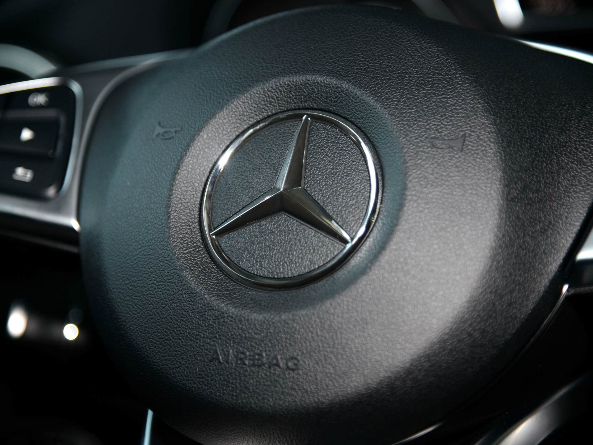 全新2020款奔驰gla值不值得购买,奔驰gla降价对其他的车型有冲击吗