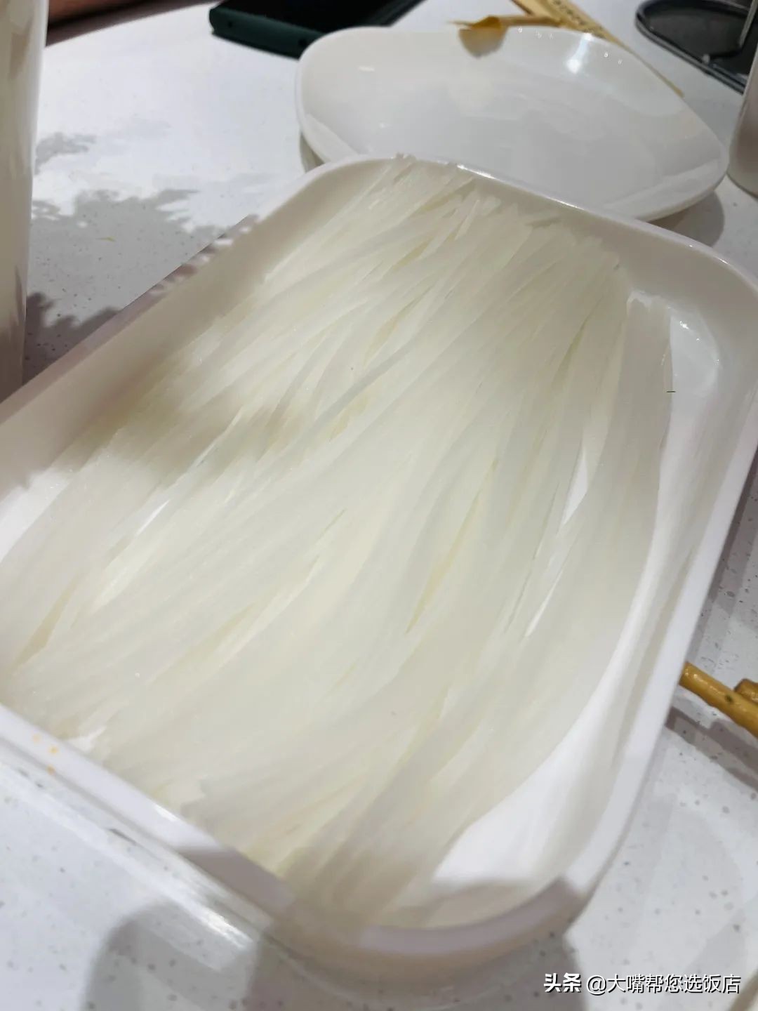 天冷了吃顿热乎的涮羊肉,热乎乎的炭锅羊肉