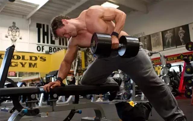 肌肉撕裂靠训练，找到合适的训练方法，突破手臂臂围