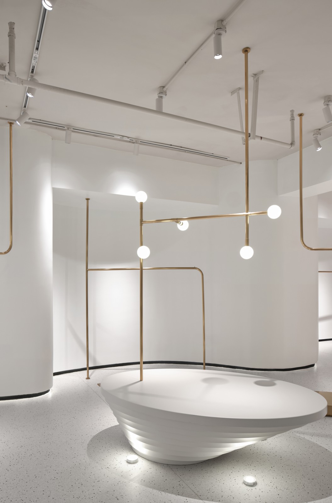 JEAtelier服装工作室用空间展示对服装和美的理解