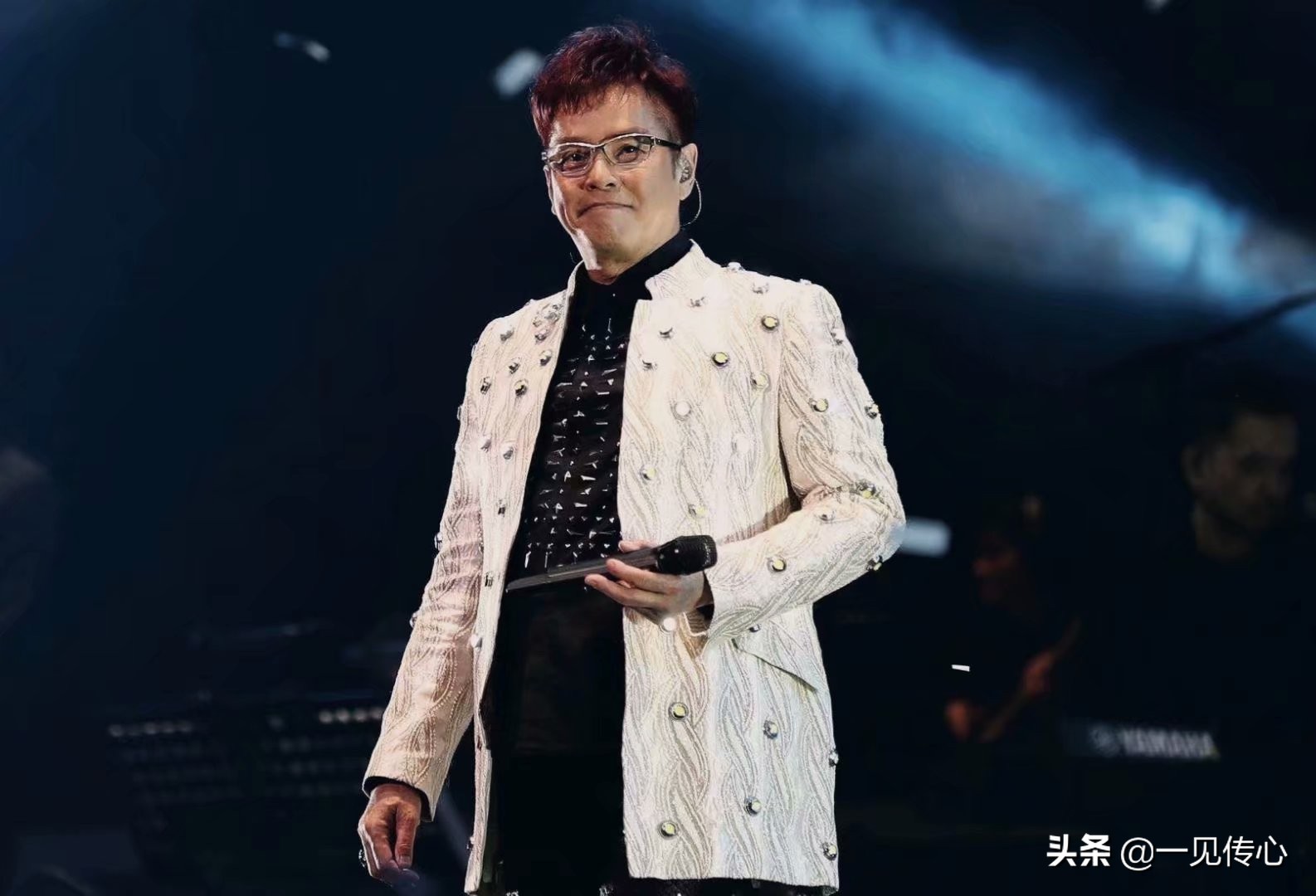 左麟右李讲不出再见,谭咏麟左麟右李