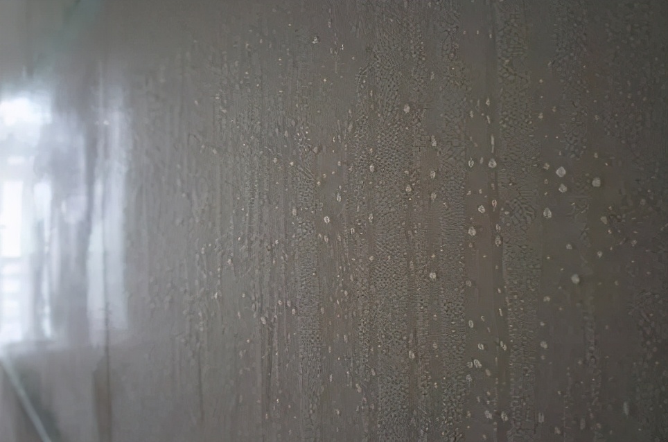 回南天腻子粉施工注意事项,回南天过后墙上腻子发霉怎么处理