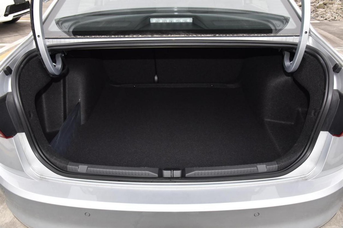 裸车10万入手大众宝来到底值不值,05年的宝来1.8手动现在油耗要多少