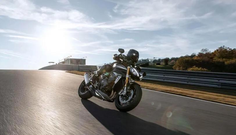 凯旋1200rs猪头版改双座,凯旋1200cc复古上市