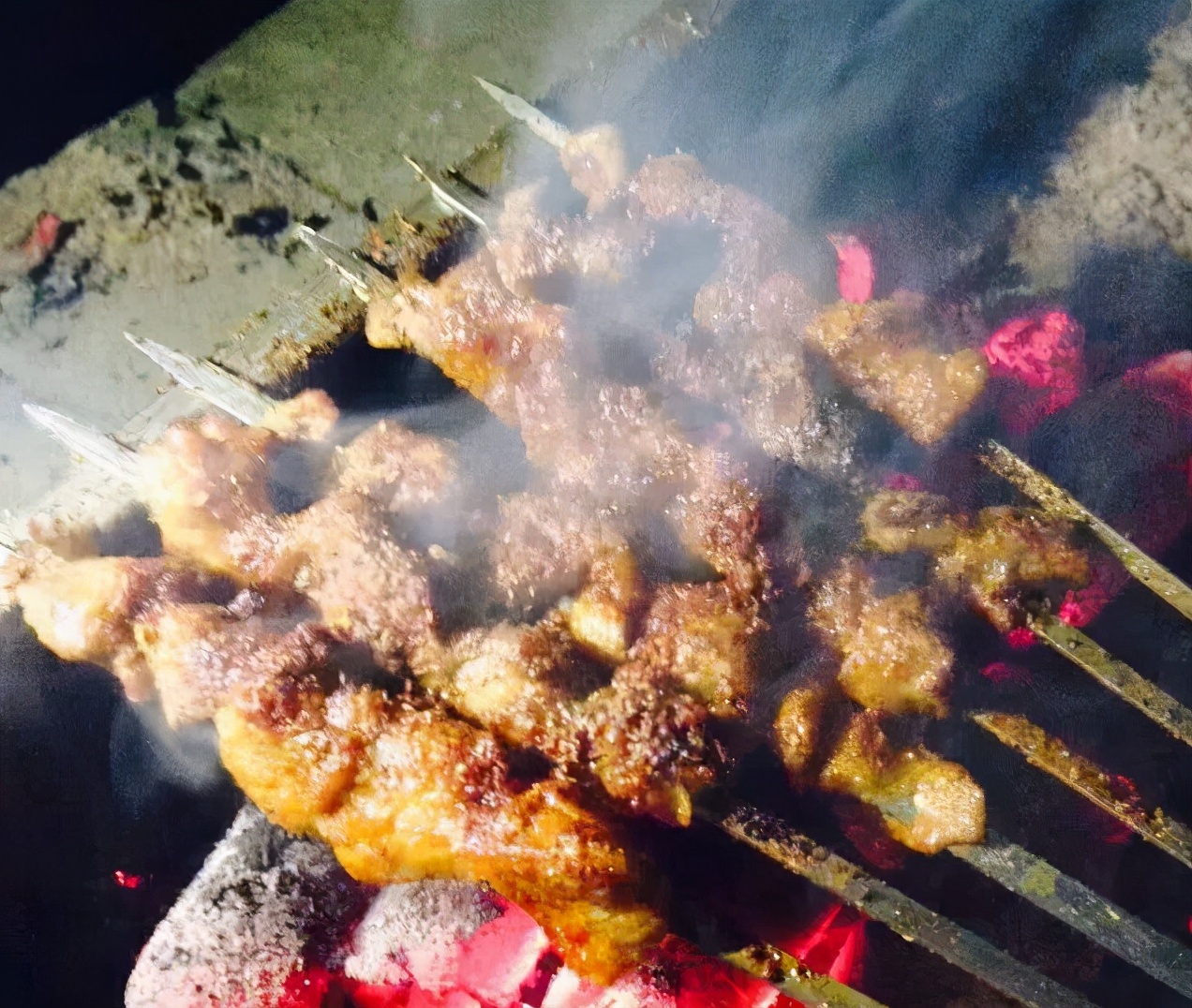 烧烤摊怎样做出外酥里嫩的烤肉,烧烤摊不营业老板自己吃