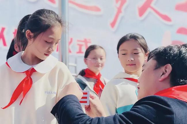 立下鸿鹄志，勇做追梦人——中国少年先锋队川港小学大队授衔仪式