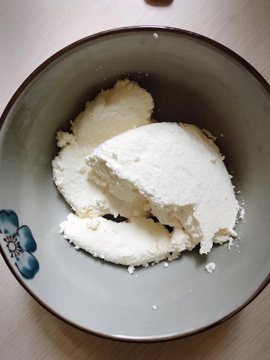 没有淡奶油奶酪怎么做奶油,牛奶黄油淡奶油奶酪