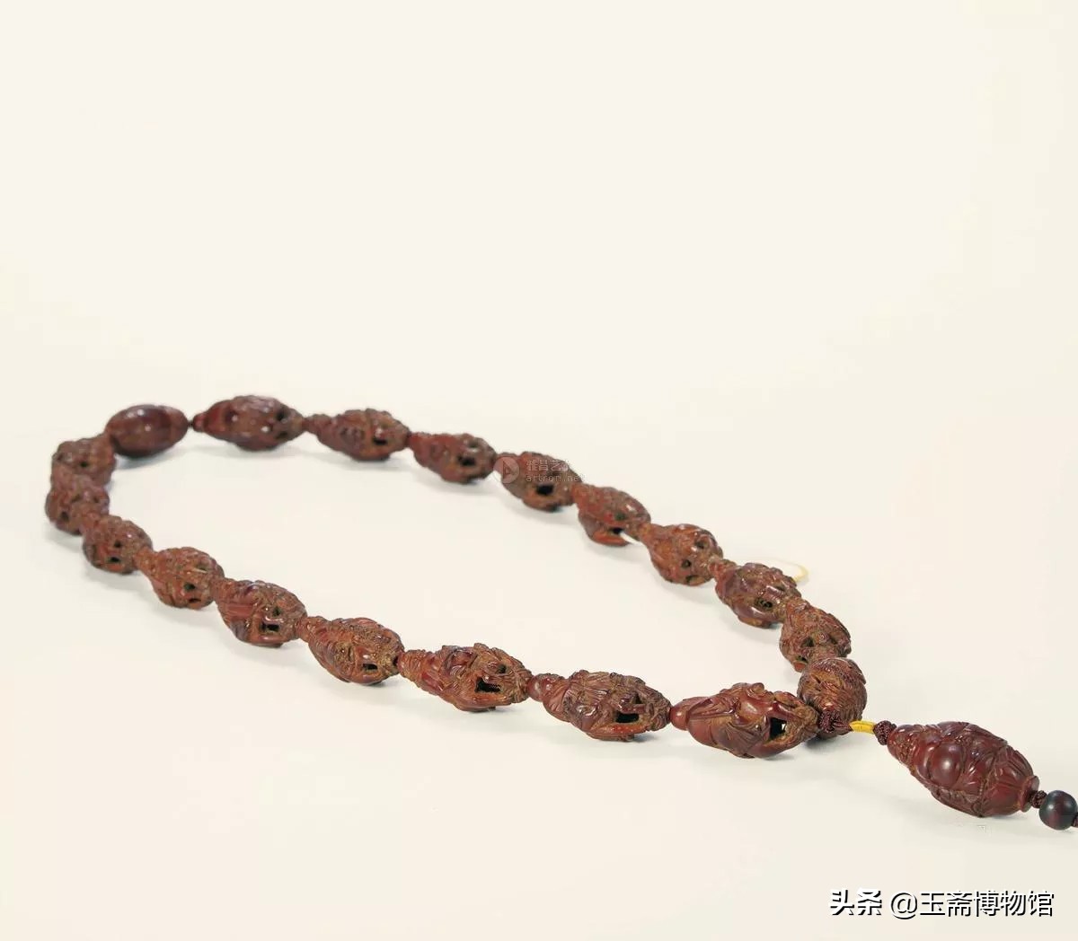 微雕正圆十二金钗核雕,核雕大师微雕作品