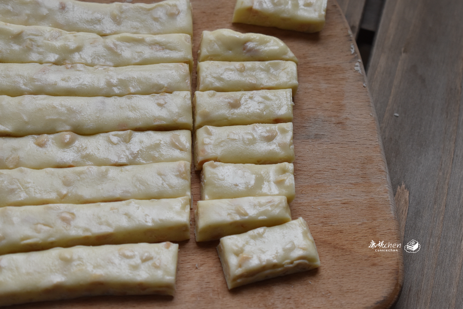 简单易学的浓浓奶香的牛轧糖,在家做牛轧糖的做法