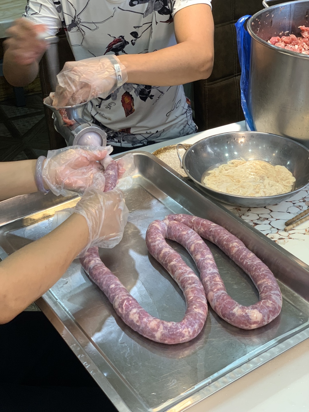 长春汽车厂美食肥肠,长春老胖熏酱猪手