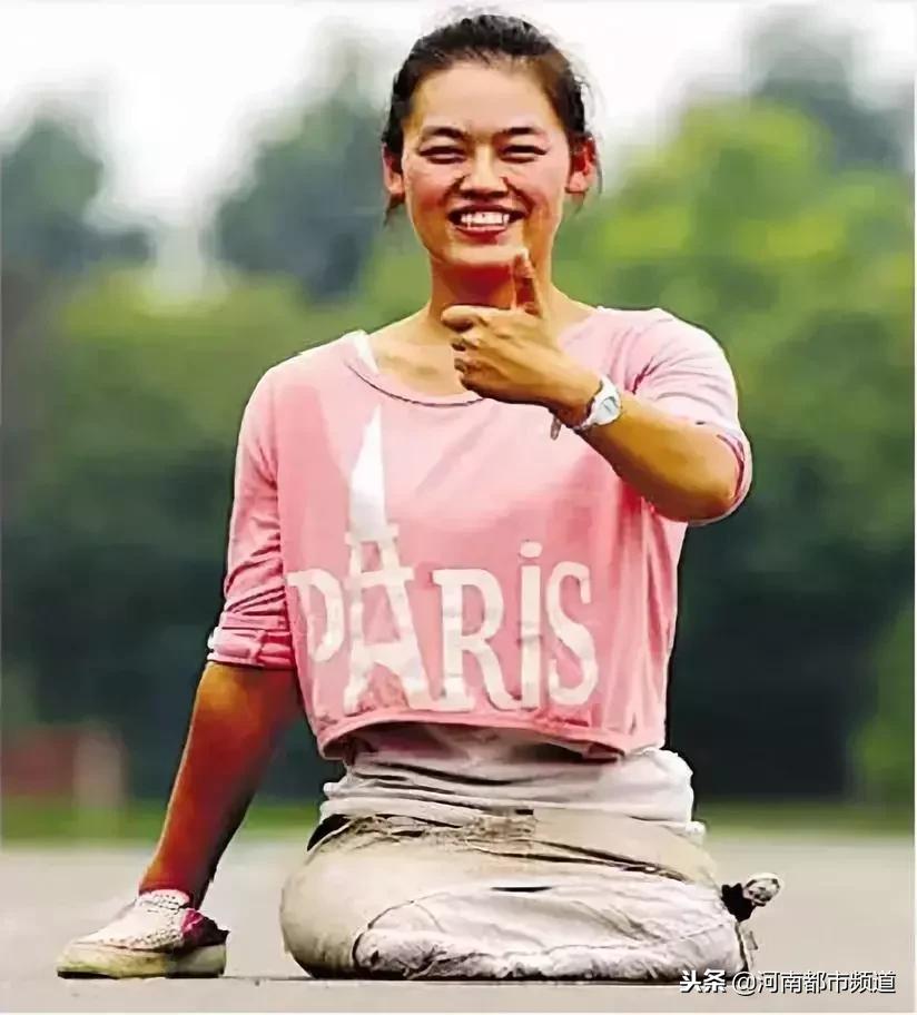 90后独腿搬运工走红,90后独腿搬运工的感人故事