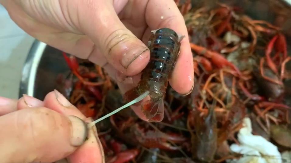 夏天，碰到此肉别手软，一次性买30斤，放冰箱冻起来，特省事