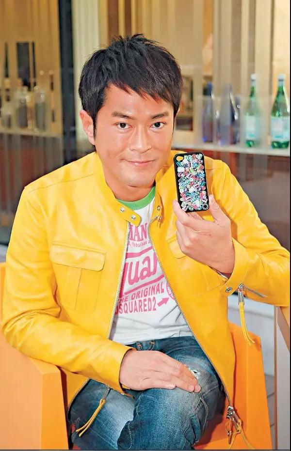 黑皮肤男生应该怎么穿衣服,古天乐黄配白穿搭