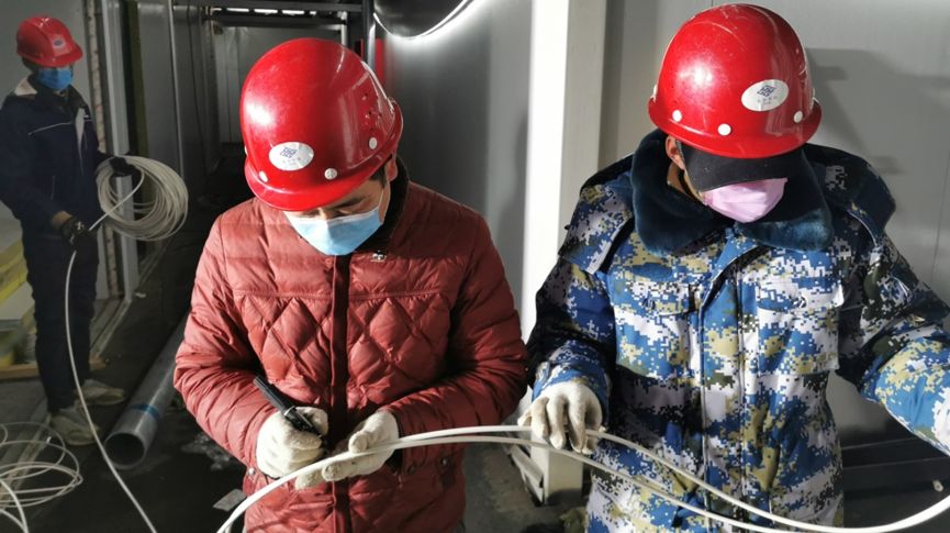 致敬疫情前线最美逆行者坚守岗位,疫情第一线最美逆行者公安