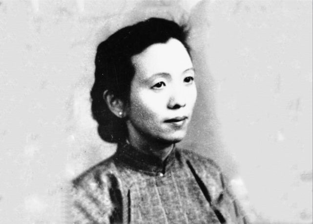 南京解放，一女子到三野驻地被哨兵拦下，报出姓名后政委亲自迎接