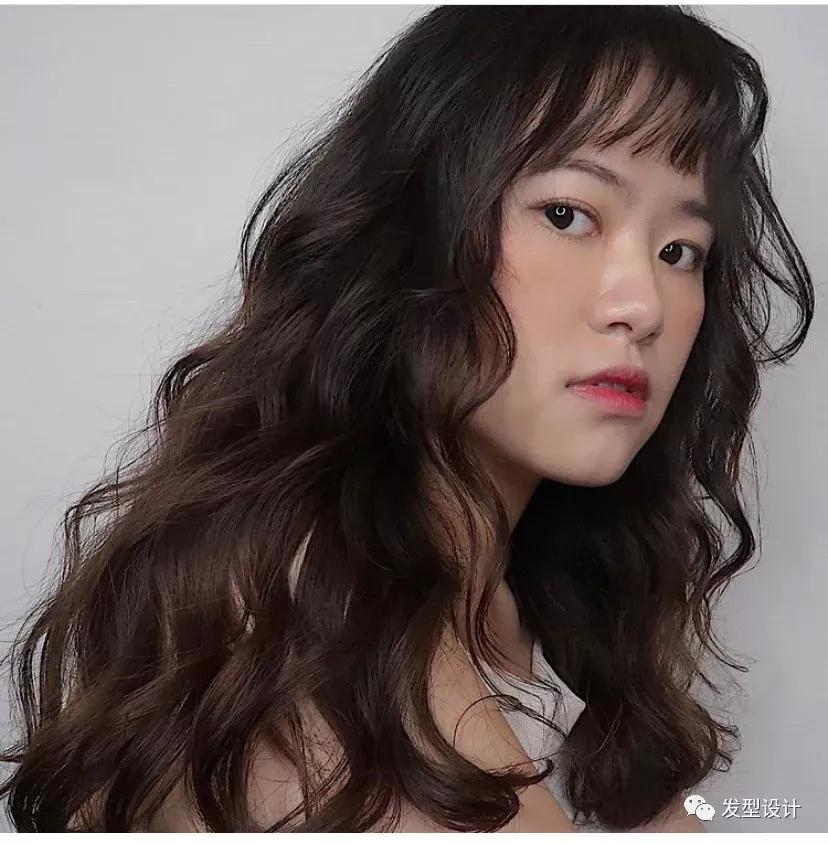 全头烫中长发小卷发,全头烫发型图片中长发中大卷