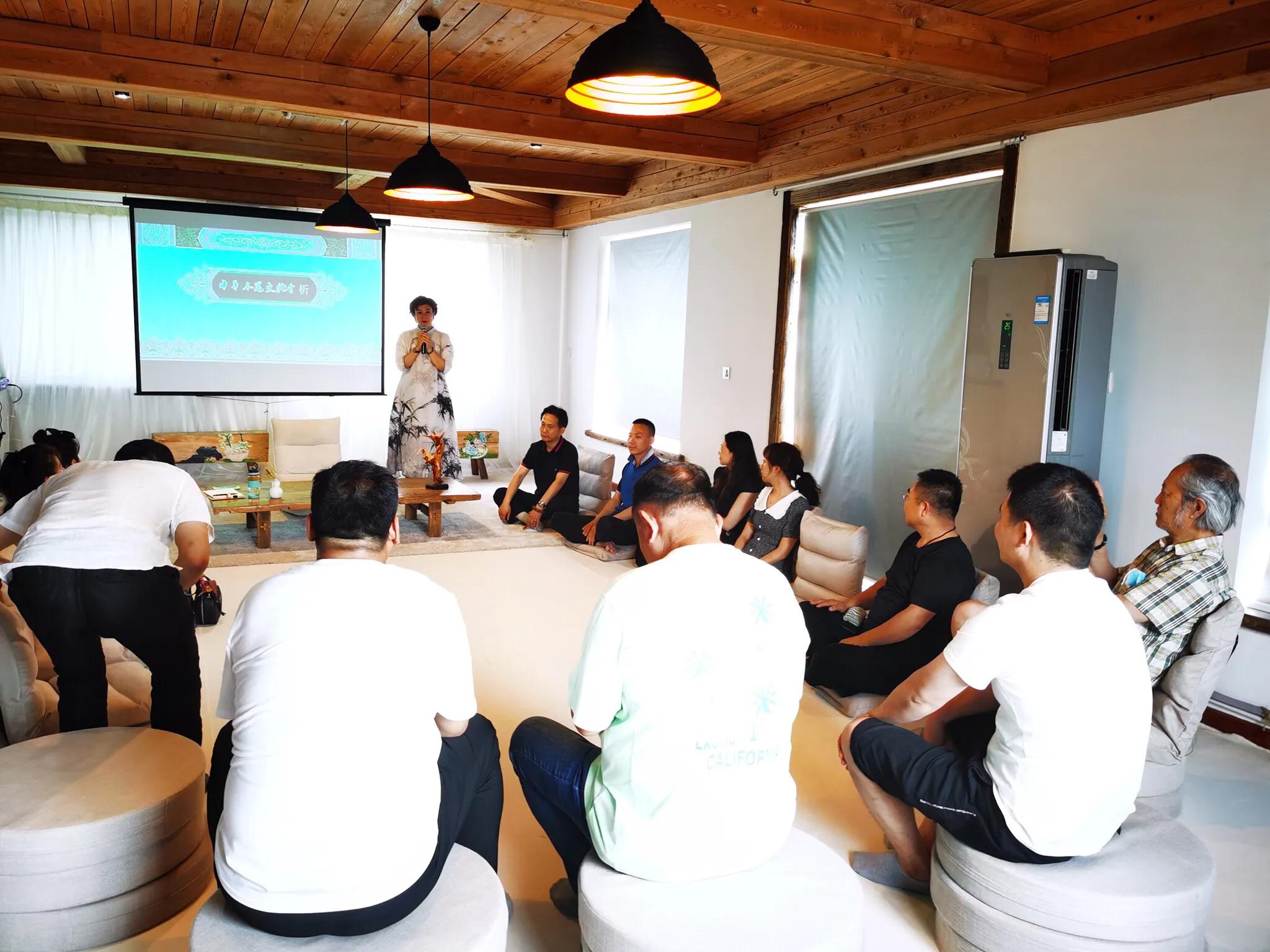 大连珠宝玉石协会秘书长,大连市珠宝玉石协会