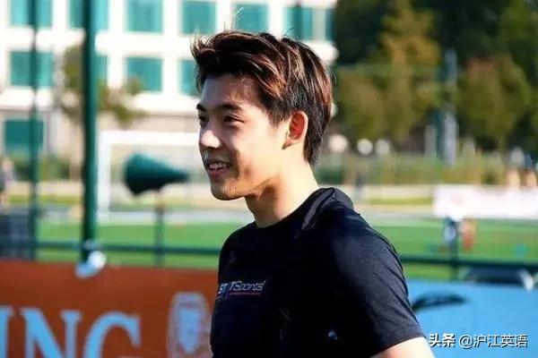 中国足球小将惊艳日本,18岁中国的足球小帅哥