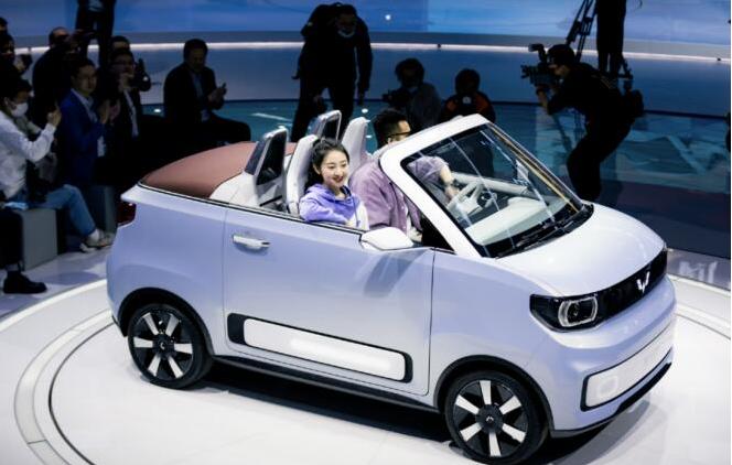 宏光miniev第三代最低落地价,宏光miniev第三代玛卡