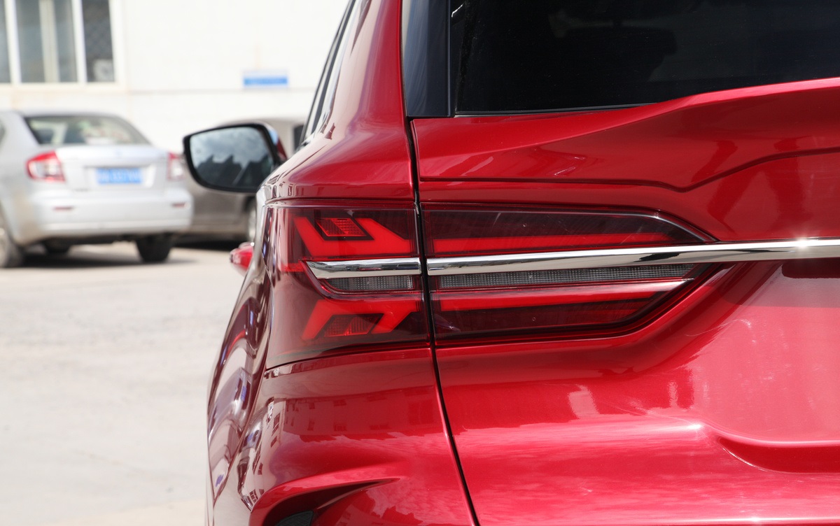 轴距2.7米的车,轴距2.65米以上的车