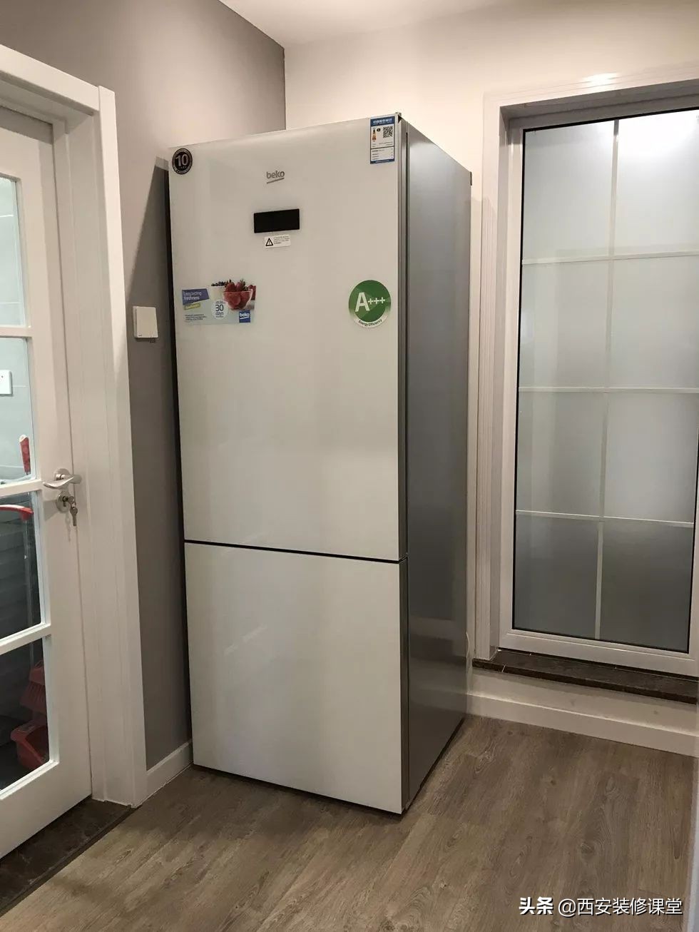冰箱都放在房子什么位置,房子小冰箱太大真的占地方