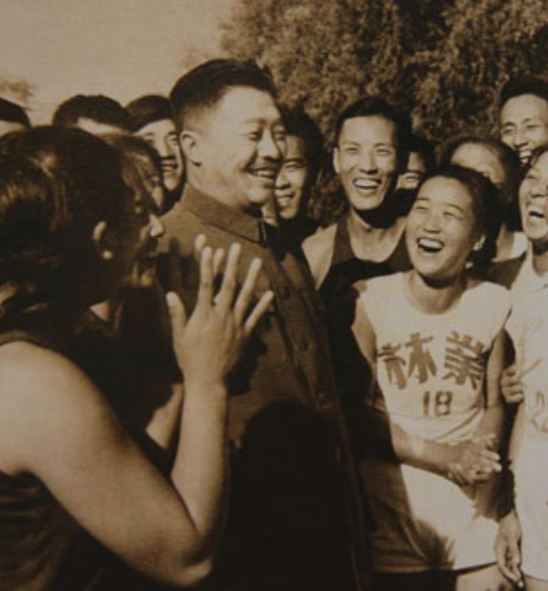 伟人足球情结:毛*东泽**踢门将,陈毅踢中锋,贺龙打造亚洲足球劲旅