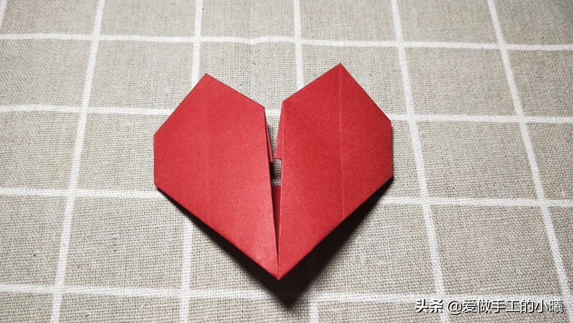 爱心书签用一个正方形纸怎么折,怎样用很小的白纸做一个爱心书签