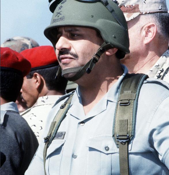 美国浏览中国导弹基地照片，因一群人胡子太多，得知一场惊天交易