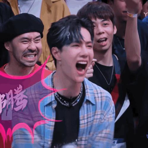 王一博真正的街舞水平,王一博降膝跪高清