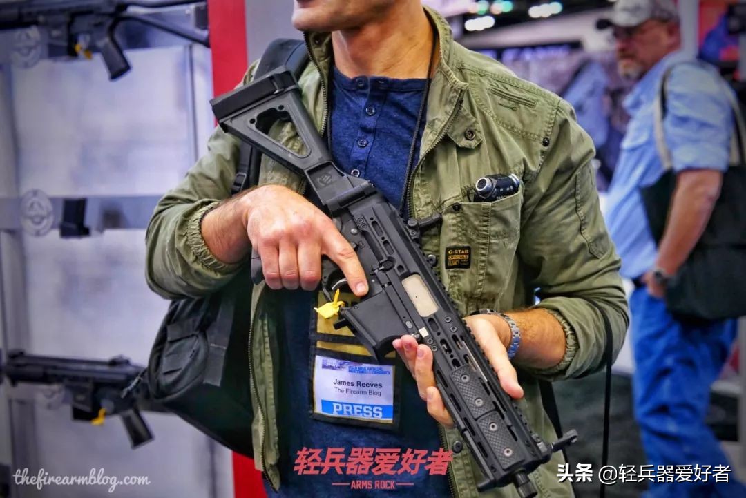 ump45冲锋枪实战射击视频,美国特警装备ump45冲锋枪