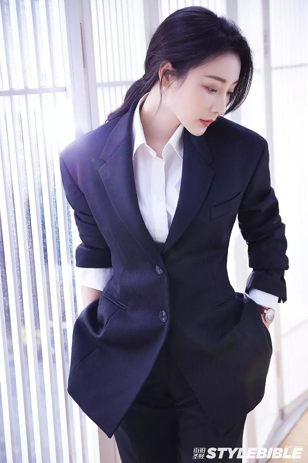 胸比较大的女生怎么穿显身材,胸比较大的女生怎么穿衣服好看