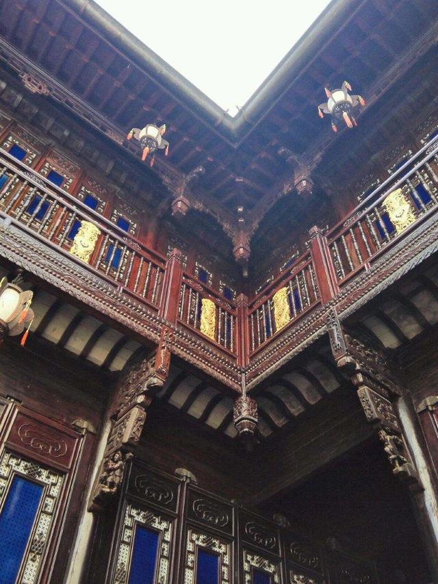 一口把蓝鲸吞掉的庞然大物,一口吃掉蓝鲸的巨兽