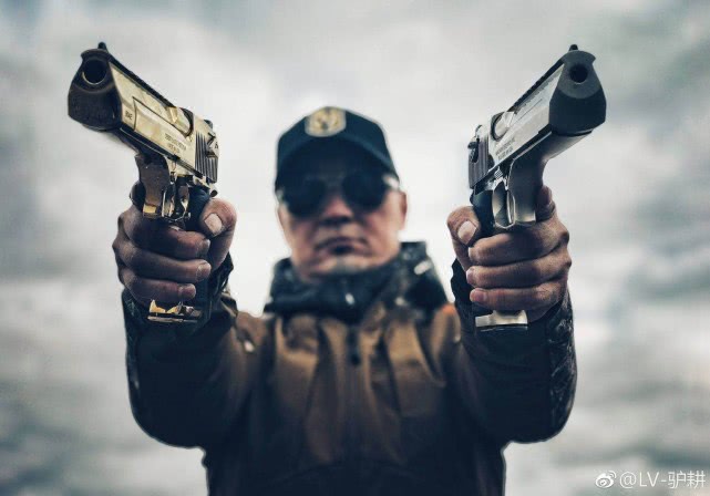 疫情来袭，在美华人纷纷囤枪，选枪是门大学问，听听大佬怎么说？