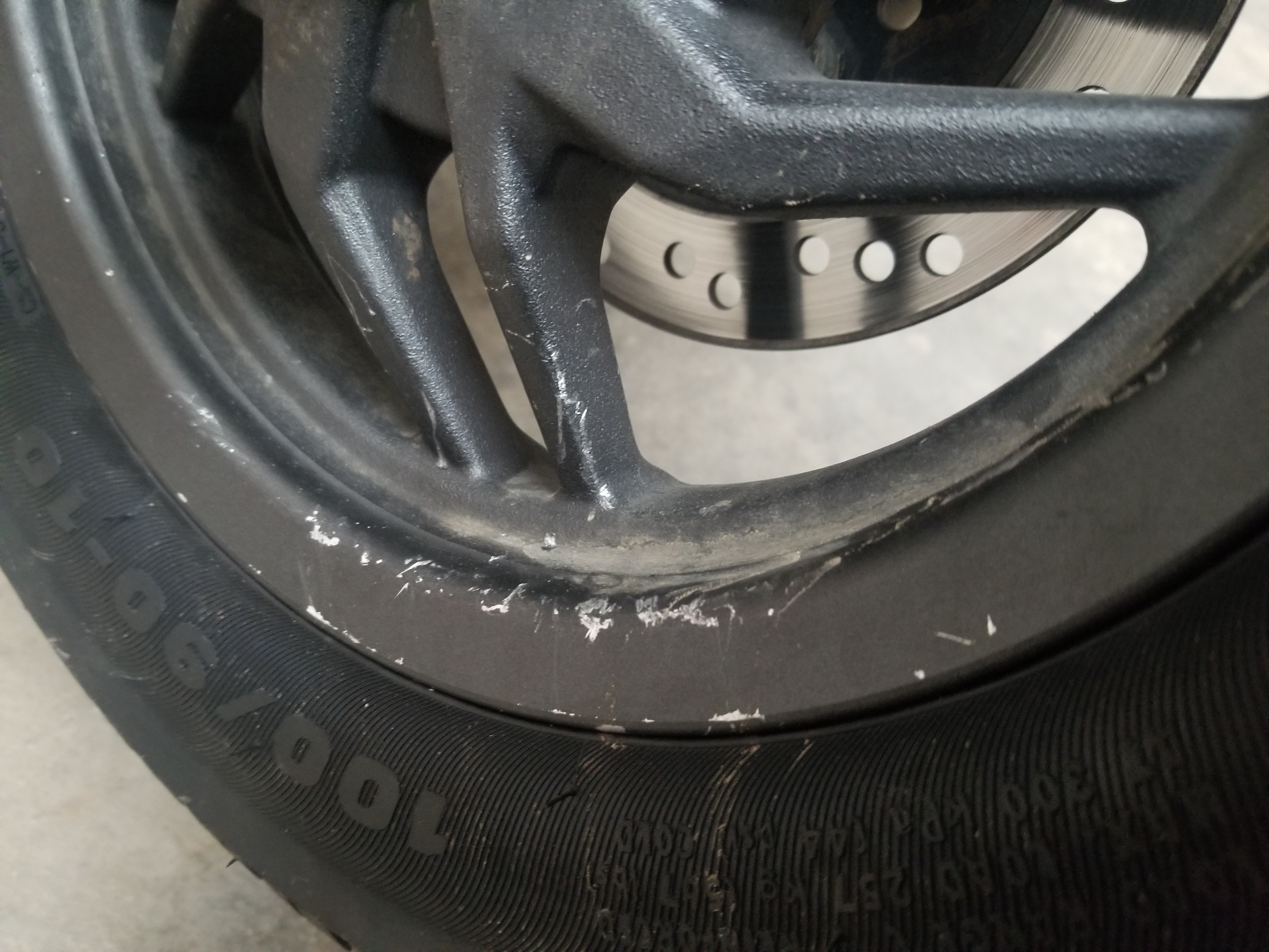 本田裂行125换后轮胎全过程,本田裂行125换轮胎要多少钱