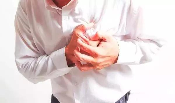 劳累激动就会心跳加速,劳累引起的心脏慌胸闷怎么办