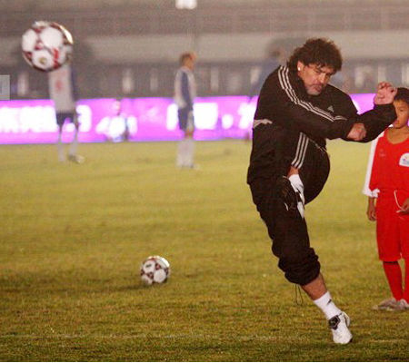 足坛著名招式,足坛十大任意球