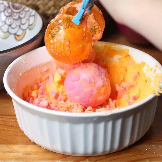 在太空里，流泪、拧毛巾、洗头发是啥样？原来这么神奇