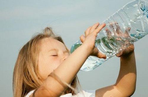 幼童误食502胶水,502胶水急救